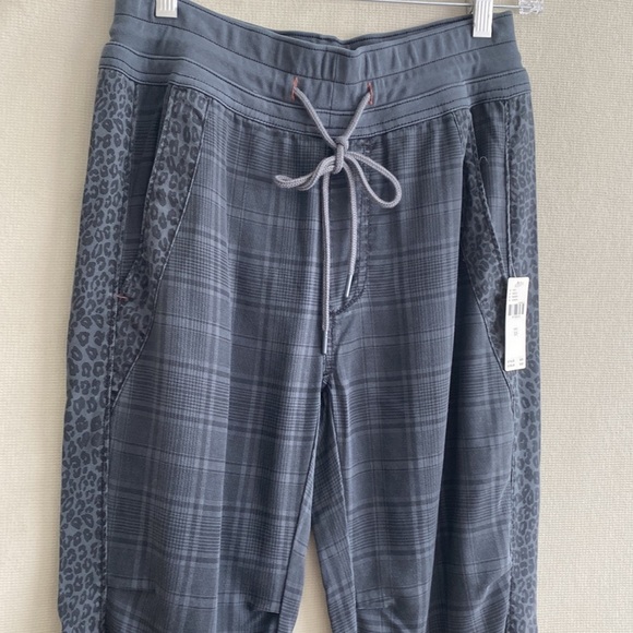 Anthropologie Pants - Anthropologie Animal Print Jogger Pants Size XSmall